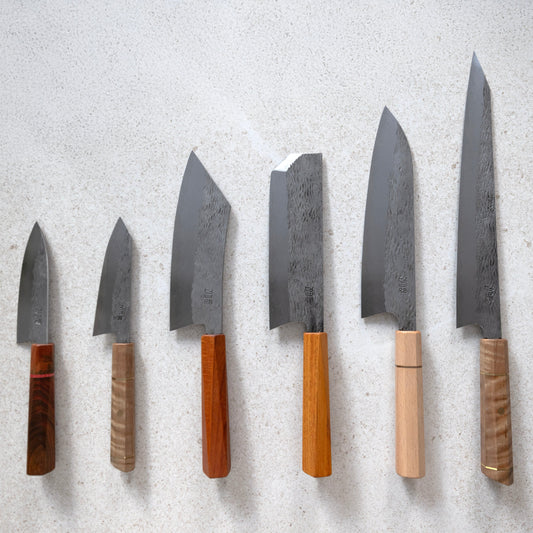 Couteaux japonais vs couteaux occidentaux : quelles différences et comment choisir ?